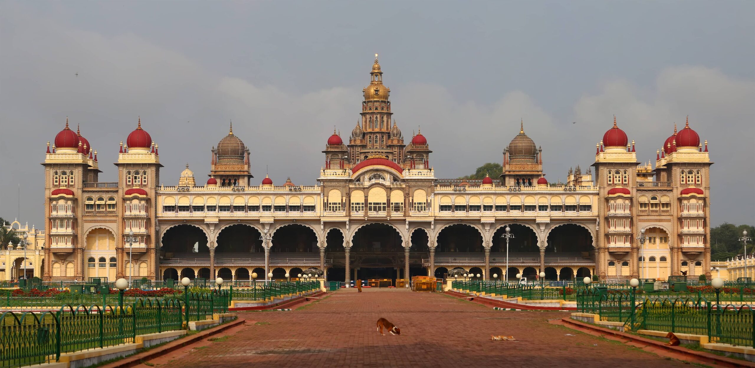 Mysore_Palace_Morning-comp